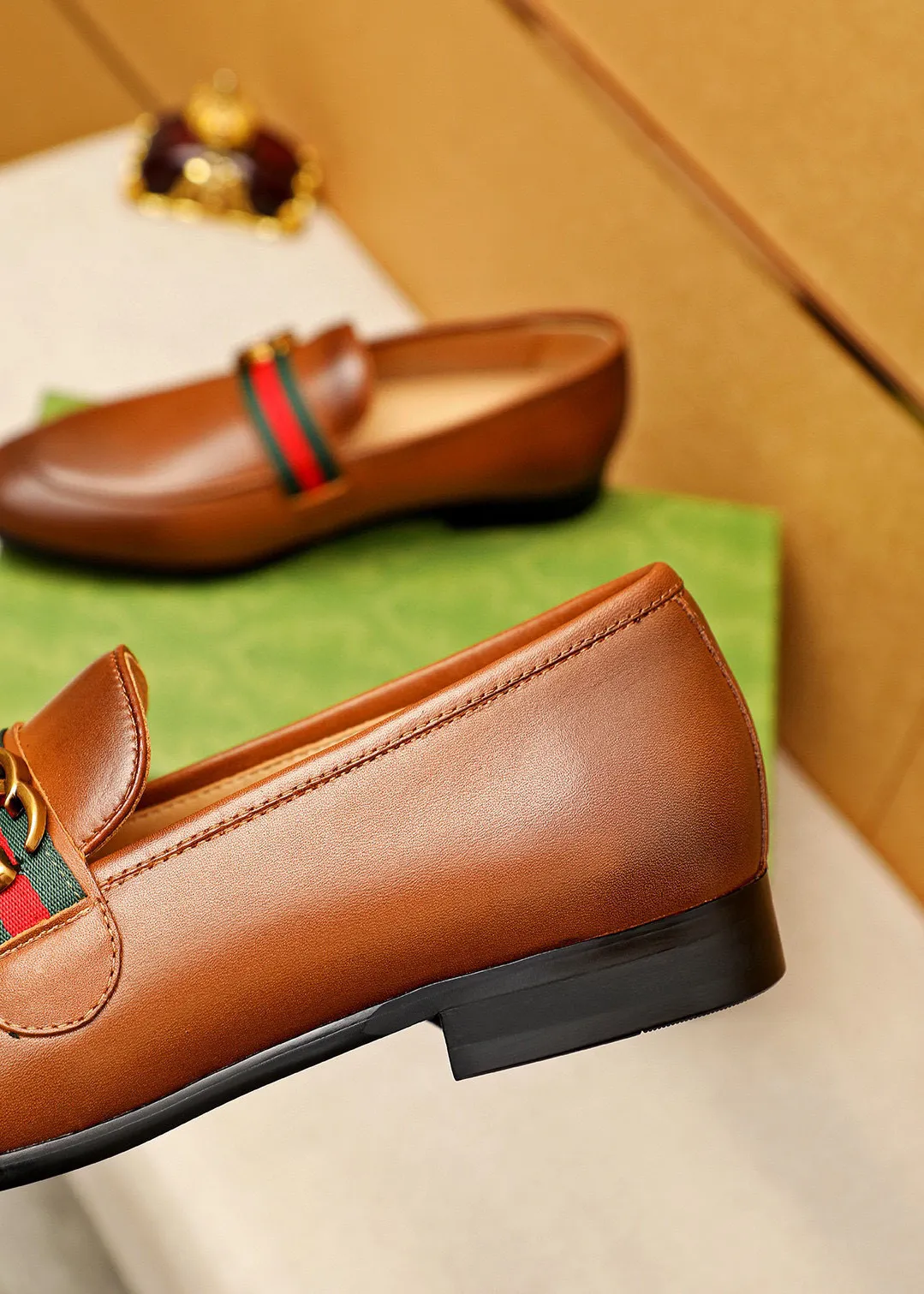 Men's shoes 💰400 💐 Product trademark: GUCCI "Gucci" casual leather shoes Regular size: 38-44 (45🉑️customized) Product materials: Selected imported first-layer calfskin upper + luxury hardware buckle, imported cowhide leather lining. Strong three-dimensional visual effect, rubber outsole Color: 2⃣️colors available